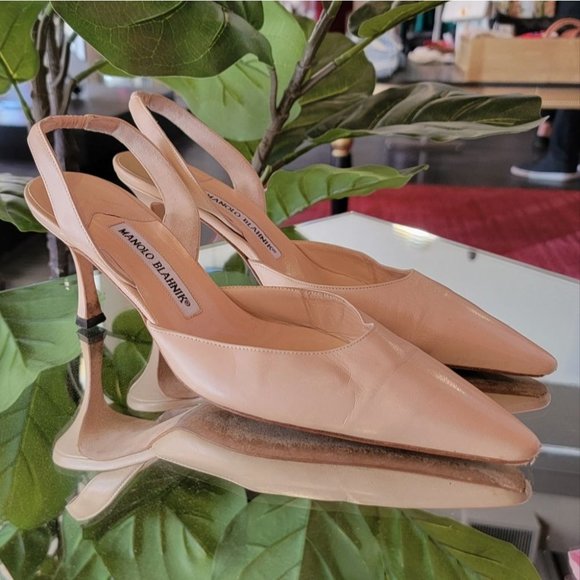 Manolo Blahnik Shoes - Manolo Blahnik Cream Low Heel